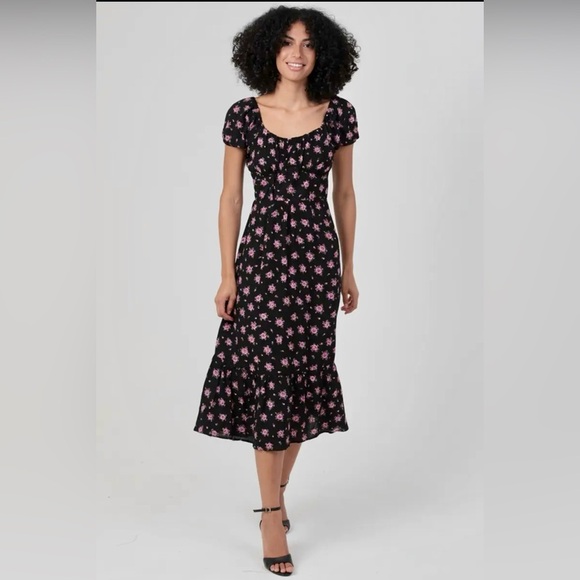 Angie NWT Floral Print Short Sleeve Black Boho Floral Midi Dress - Picture 3 of 5